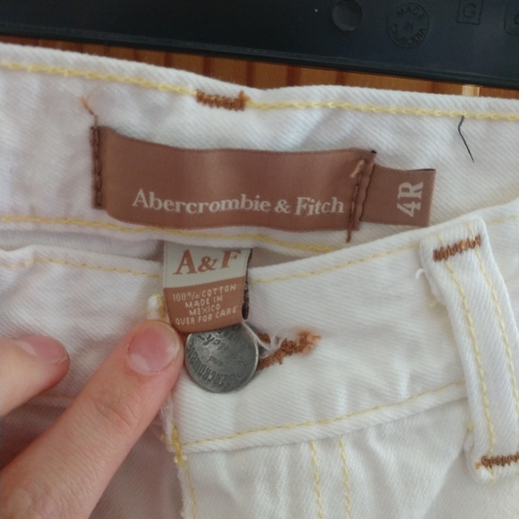 ✨3/$50 Abercrombie & Fitch White Jeans - Picture 4 of 4